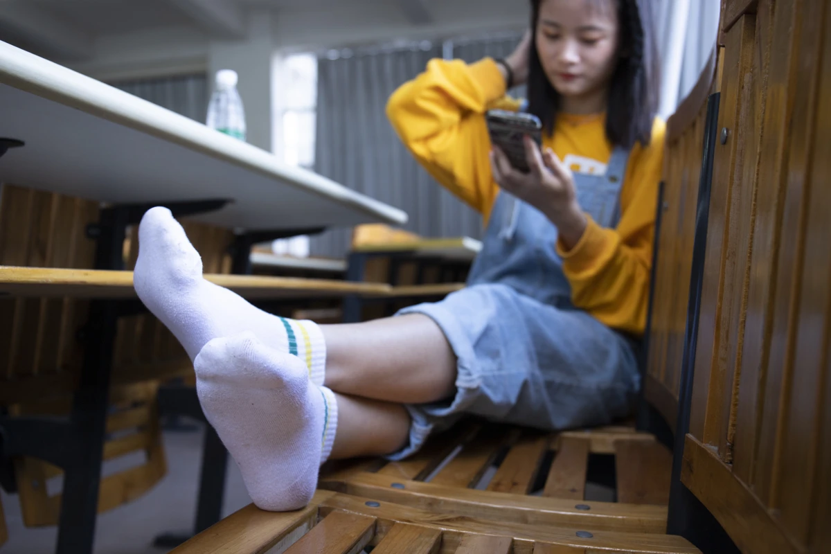 [Mzsock] NO.019 From a tricky angle, Sichuan girl Linlin shows off her beautiful feet in the classroom Southern football skills#[121P]-7