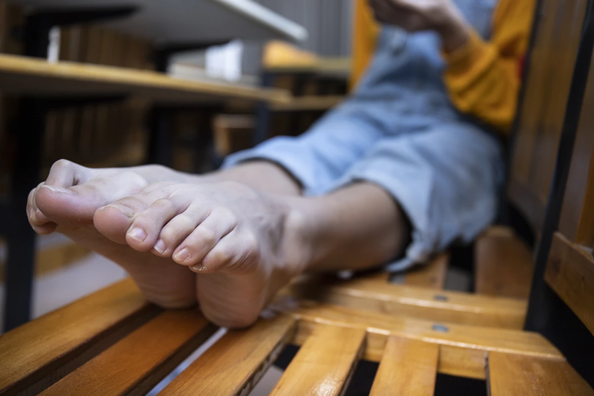 [Mzsock] NO.019 From a tricky angle, Sichuan girl Linlin shows off her beautiful feet in the classroom Southern football skills#[121P]-2