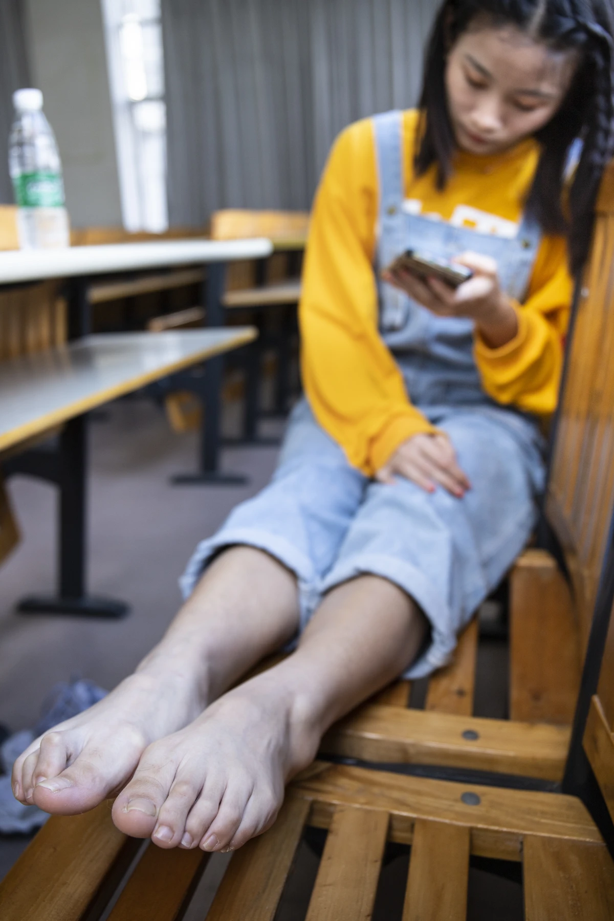 [Mzsock] NO.019 From a tricky angle, Sichuan girl Linlin shows off her beautiful feet in the classroom Southern football skills#[121P]-5