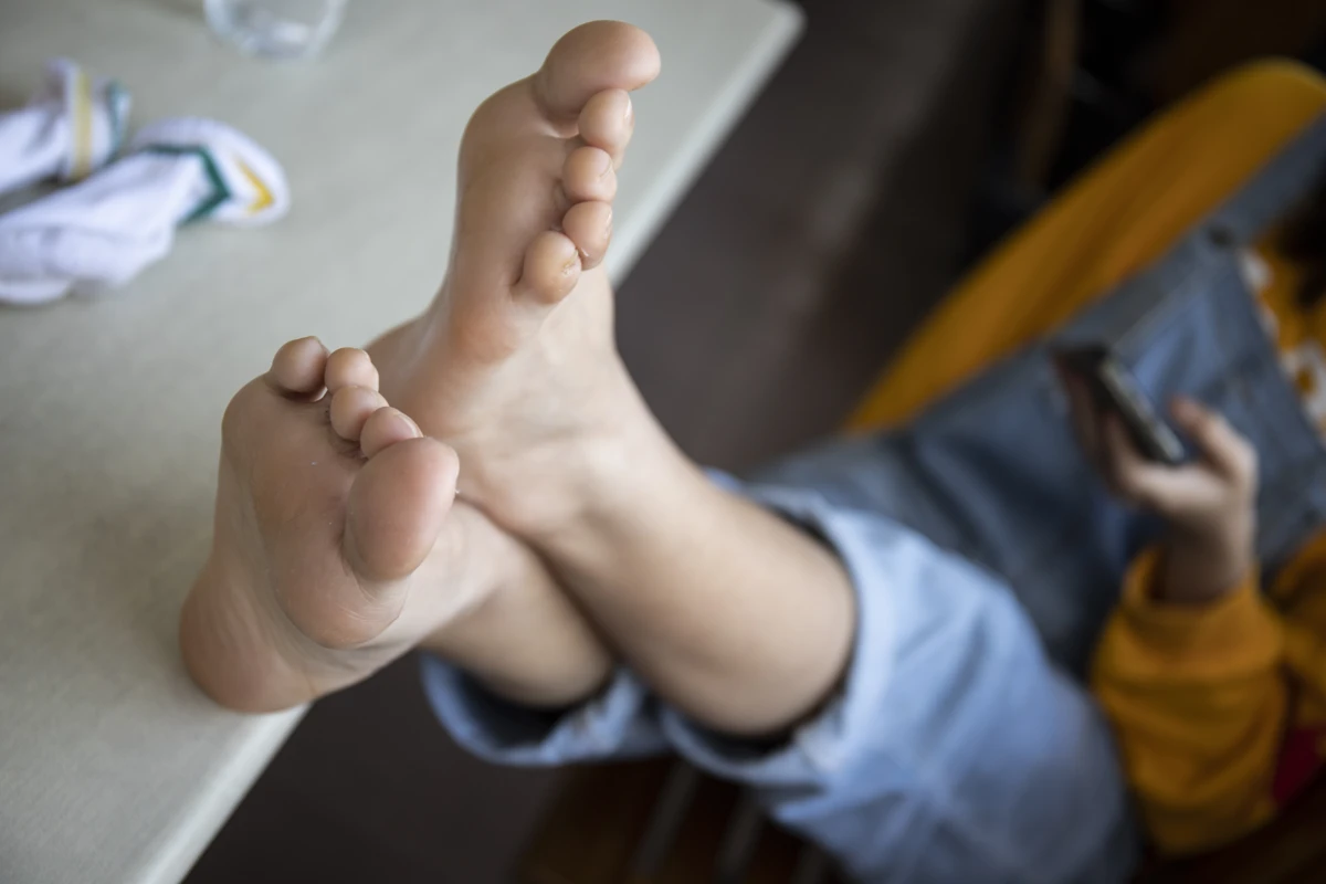 [Mzsock] NO.019 From a tricky angle, Sichuan girl Linlin shows off her beautiful feet in the classroom Southern football skills#[121P]-8