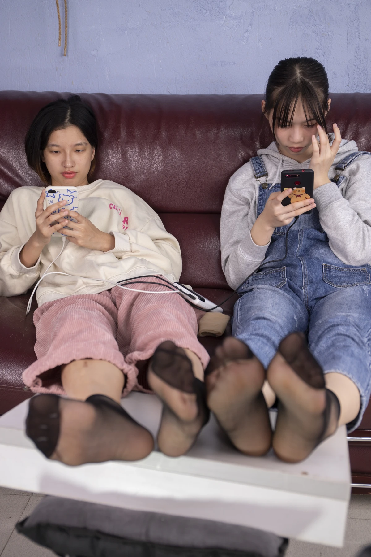 [Mzsock] NO.016 Xiaoyun and Xiaoxiao show off their beautiful feet in black stockings, big feet stepping on small feet, showing feet to feet Southern football skills#[102P]-4