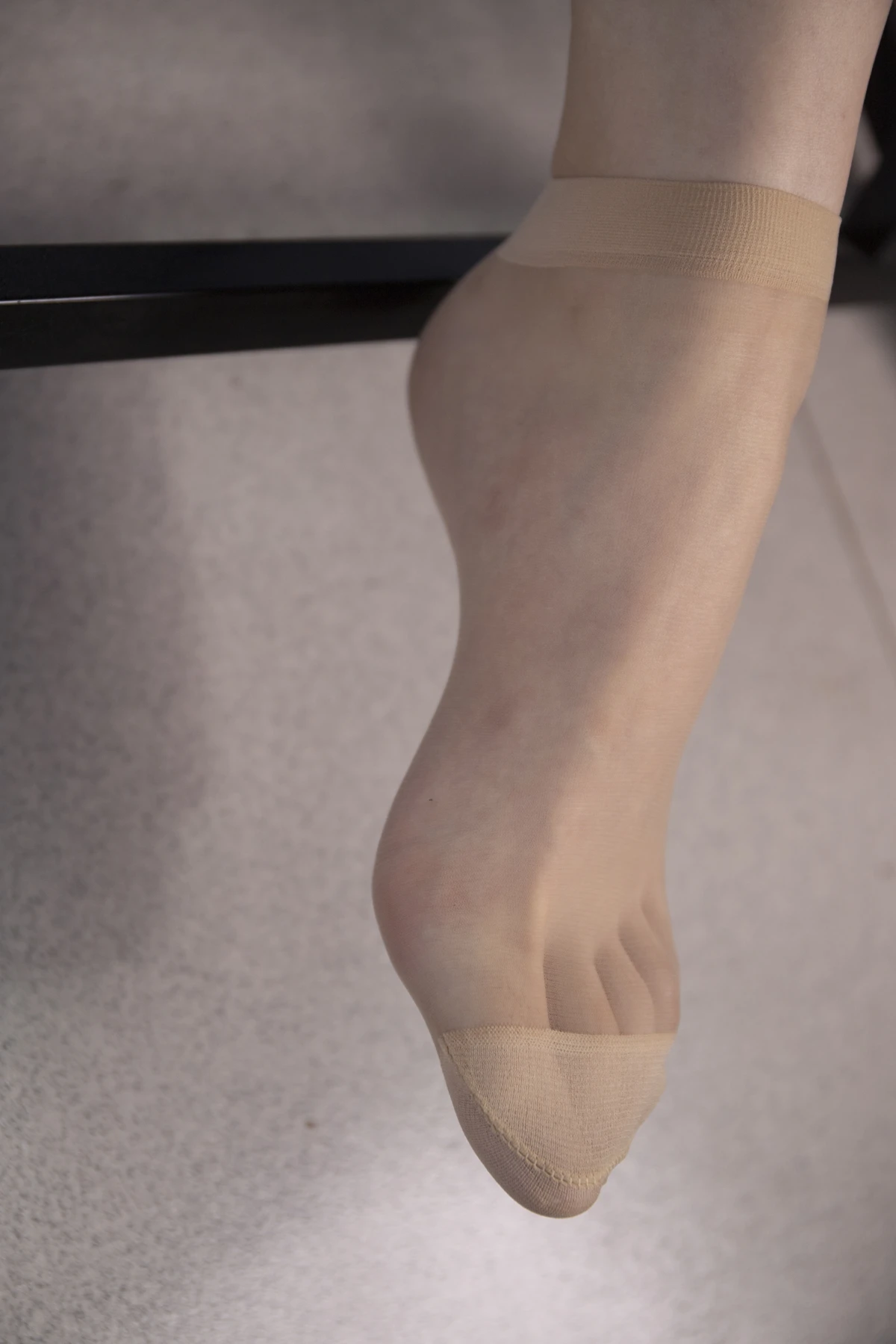 [Mzsock] NO.033 Beauty Xiaoyun shows off her beautiful feet in the office, her big feet are so beautiful Southern football skills#[107P]-1