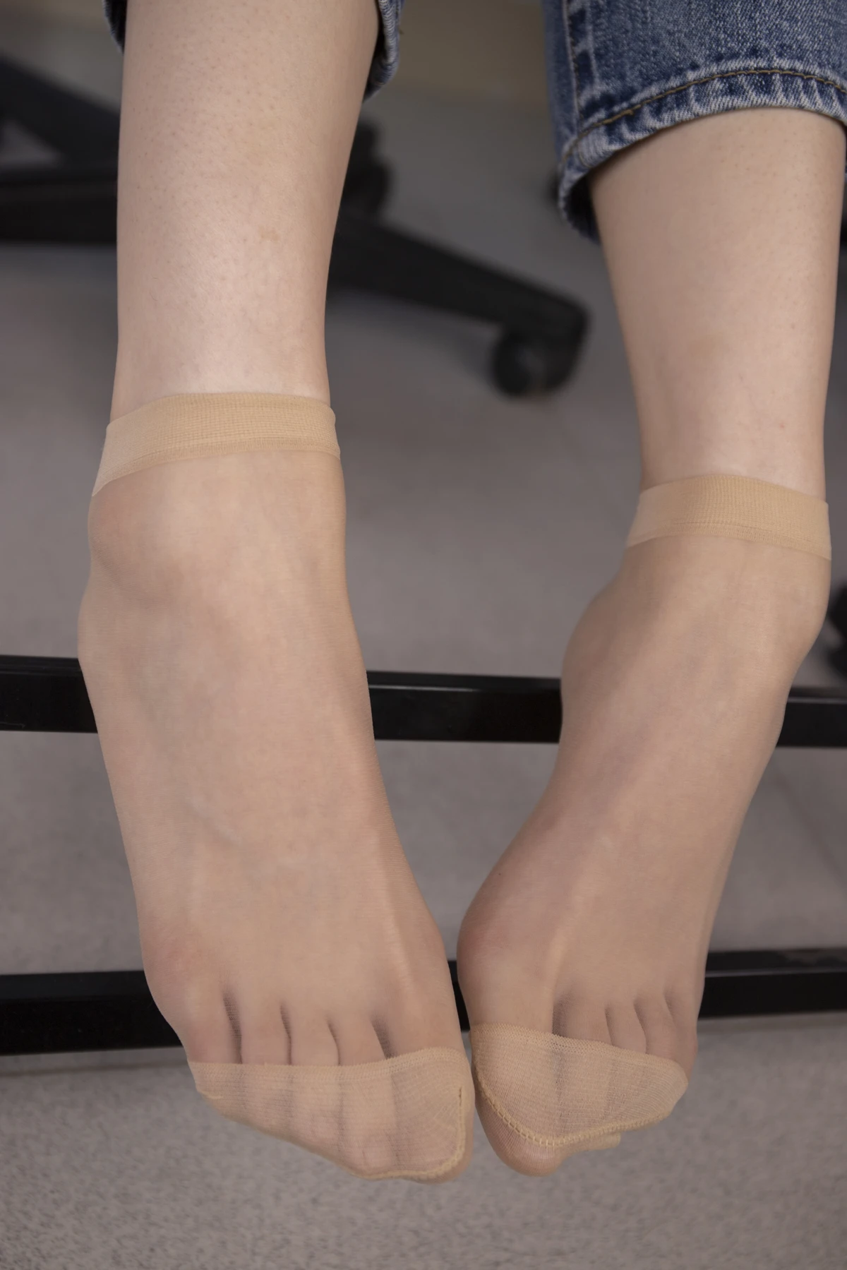 [Mzsock] NO.033 Beauty Xiaoyun shows off her beautiful feet in the office, her big feet are so beautiful Southern football skills#[107P]-2