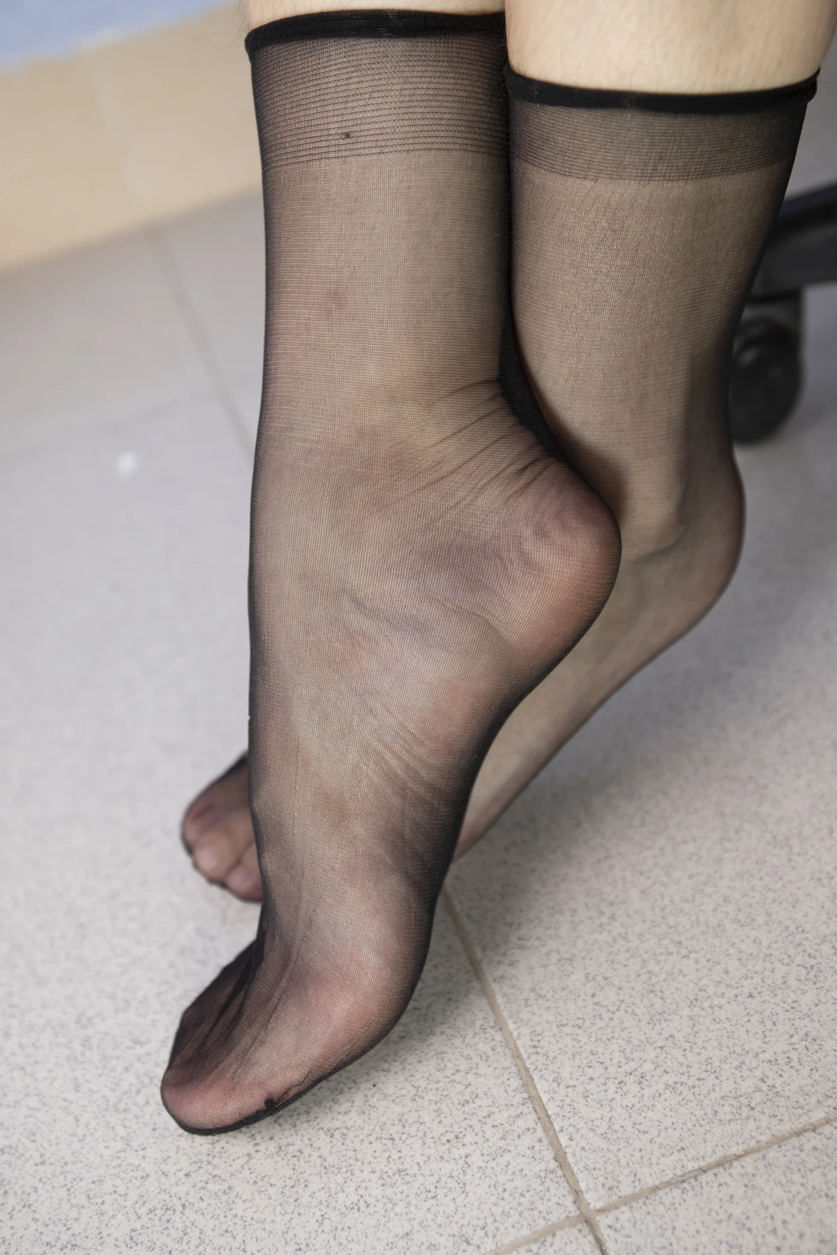 [Mzsock] NO.010 Model Peng Peng shows off her beautiful feet in transparent black stockings in the office, in various postures that are very tempting Southern football skills#[126P]-6