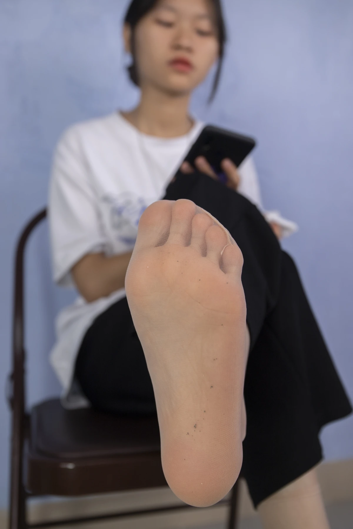 [Mzsock] NO.012 Qiqi’s sexy fleshy silk is tempting, her toes are twisting under the stockings Southern football skills#[108P]-1