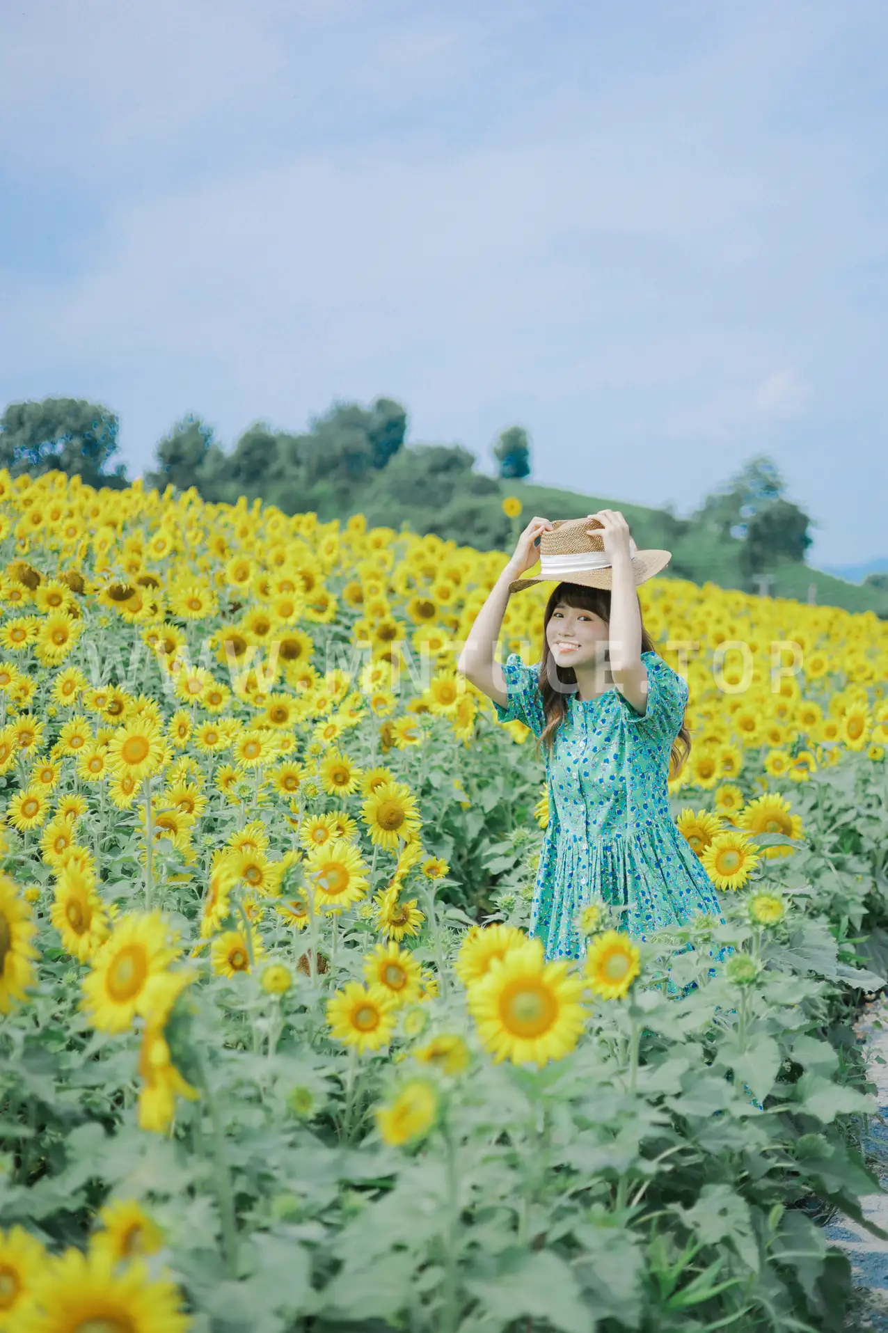 [YITUYU] 2022.07.12 Vol.1458 – Sunflower Summer Fatty Blue-#[33P]-9