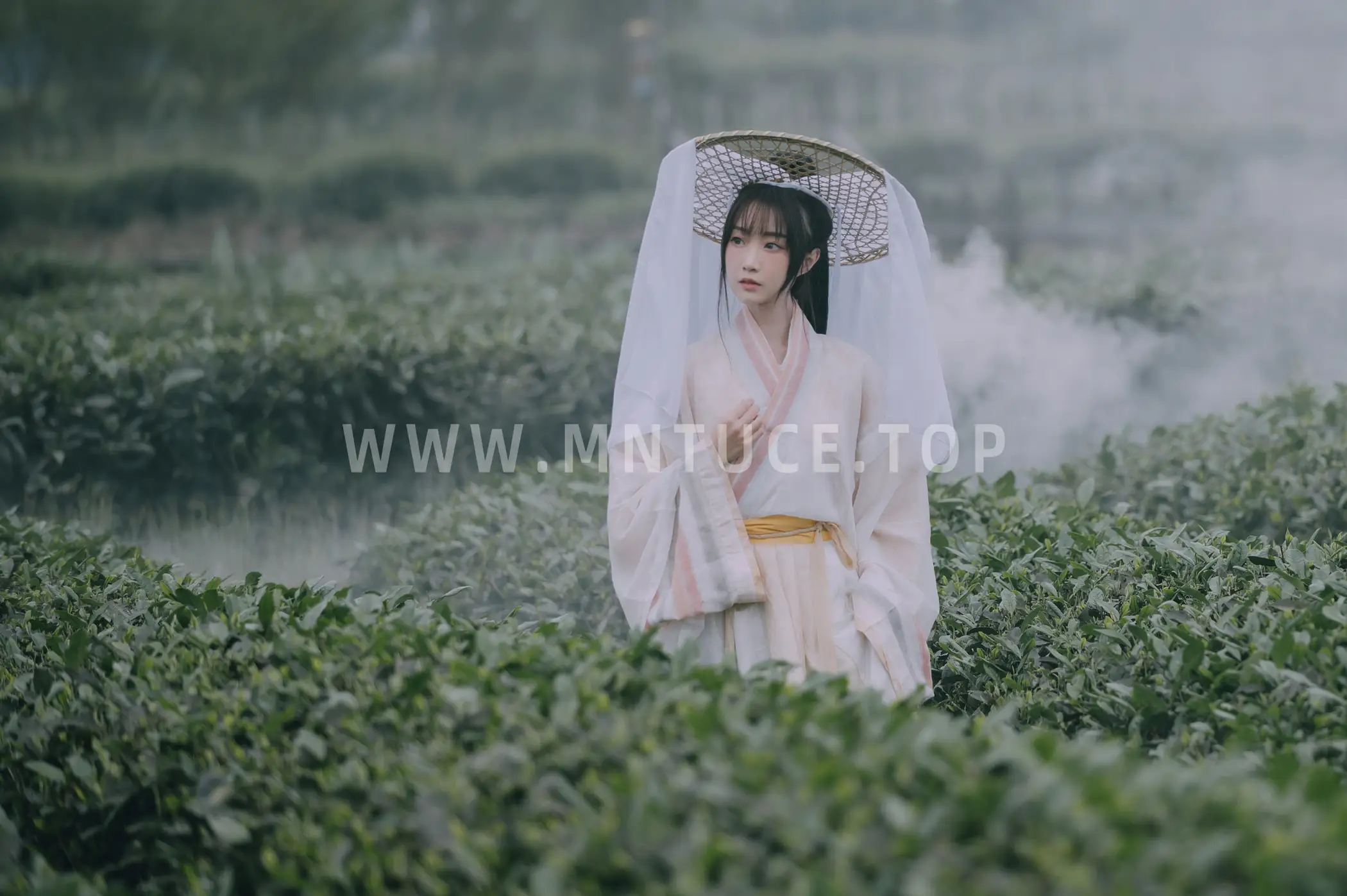 [YITUYU] 2022.05.12 Vol.855 – Tea picking under the east fence Eat for free#[20P]-10