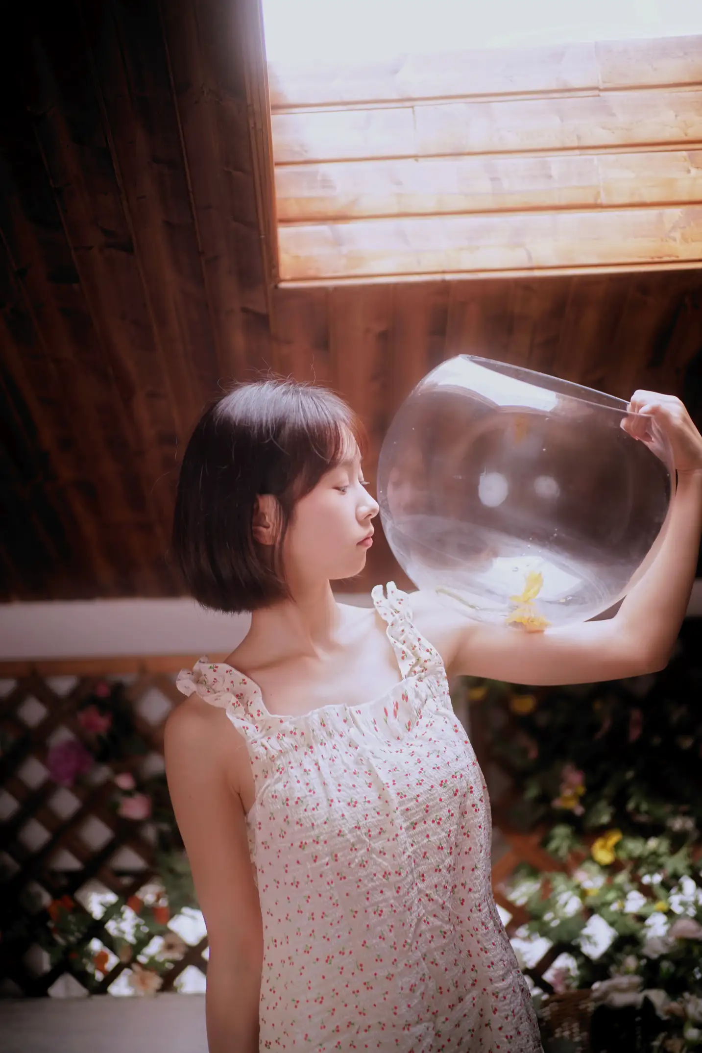 [YITUYU] 2022.08.06 Vol.1636 – The crazy fish tank is my space suit, I took my beloved gerbera to the moon Xiaowei#[29P]-3