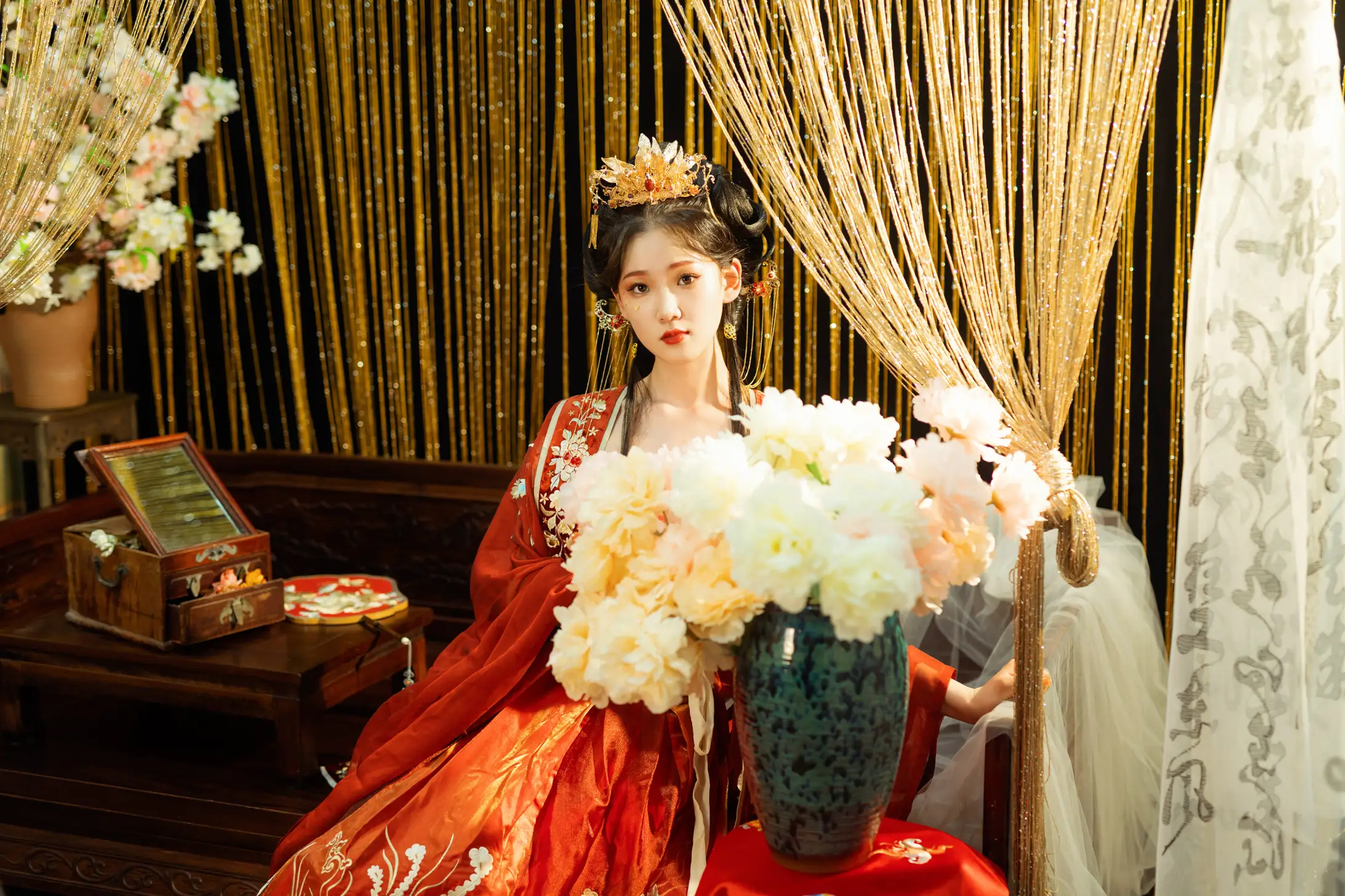 [YITUYU] 2022.09.05 Vol.1873 – Lady in Red Looking back at each other, meow meow meow#[48P]-6