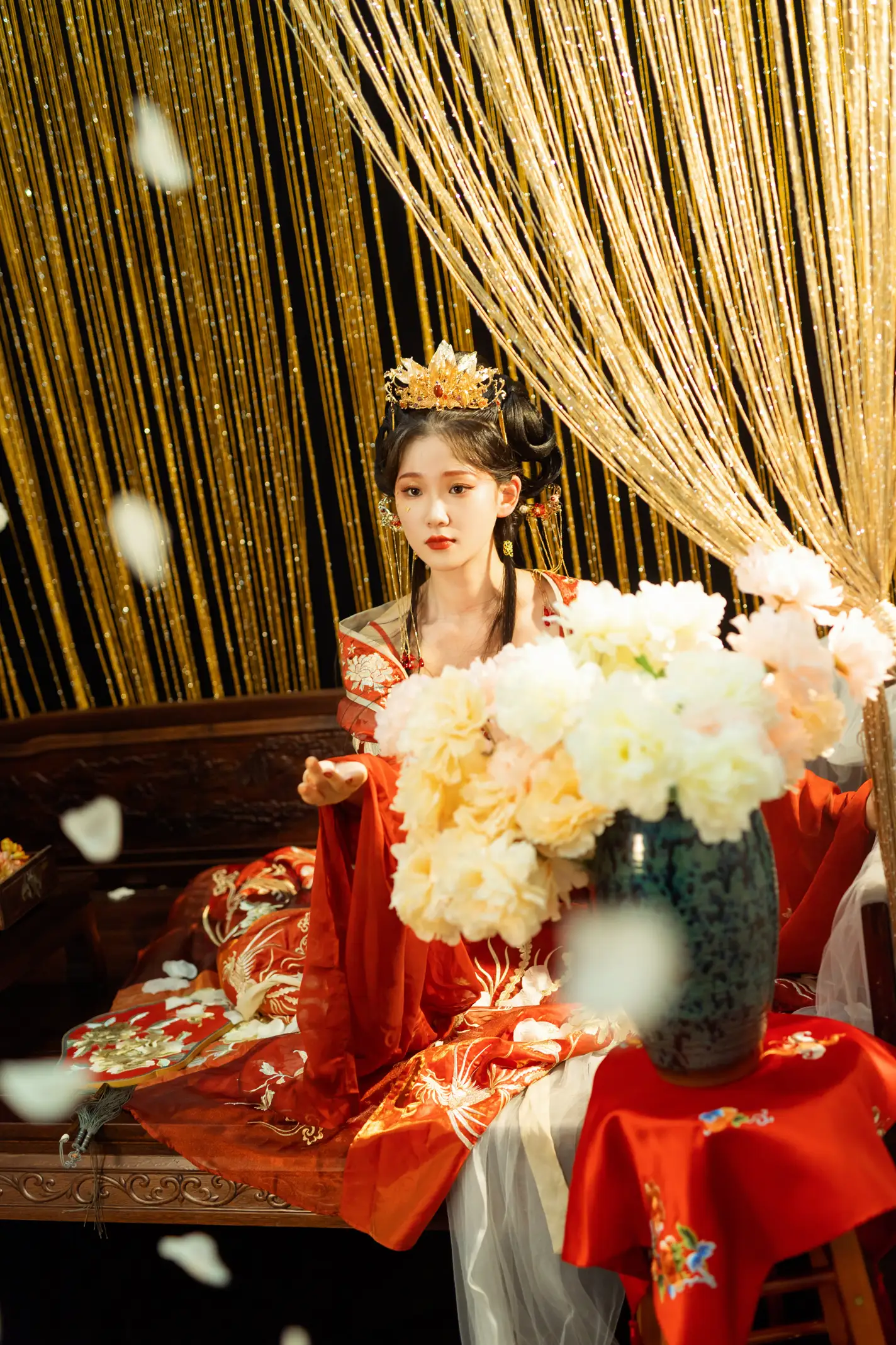 [YITUYU] 2022.09.05 Vol.1873 – Lady in Red Looking back at each other, meow meow meow#[48P]-5