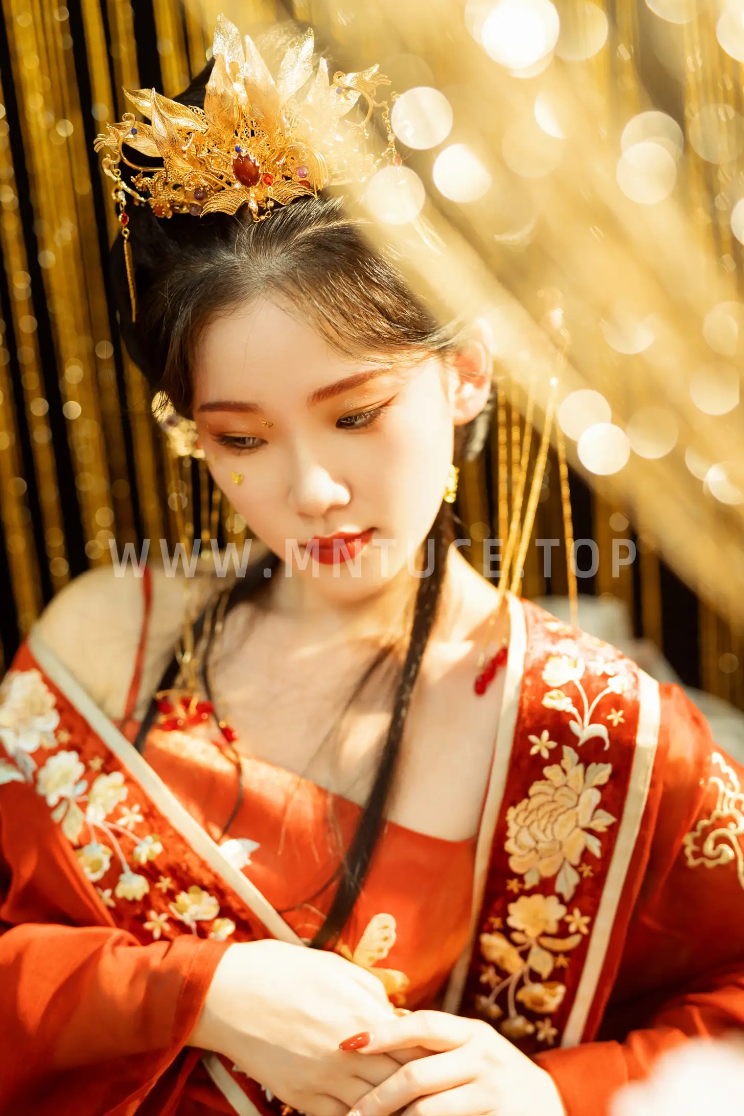 [YITUYU] 2022.09.05 Vol.1873 – Lady in Red Looking back at each other, meow meow meow#[48P]-6