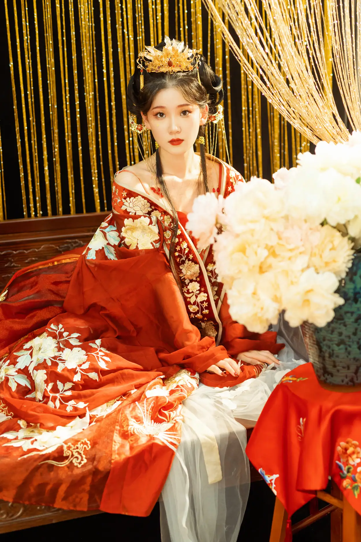 [YITUYU] 2022.09.05 Vol.1873 – Lady in Red Looking back at each other, meow meow meow#[48P]-10