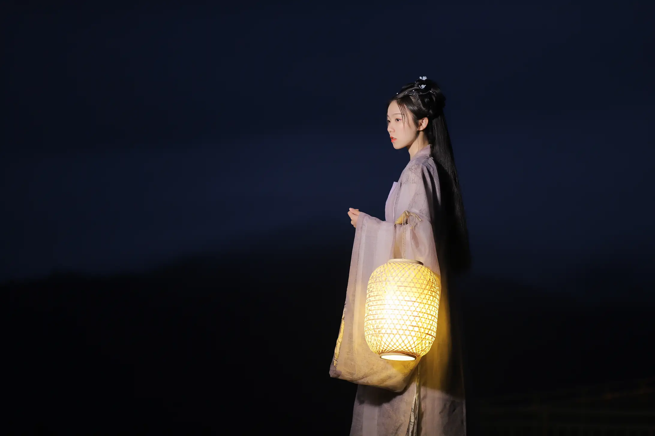 [YITUYU] 2022.02.05 Vol.753 – Hold a lantern to illuminate the rivers and mountains A sweetheart#[22P]-2