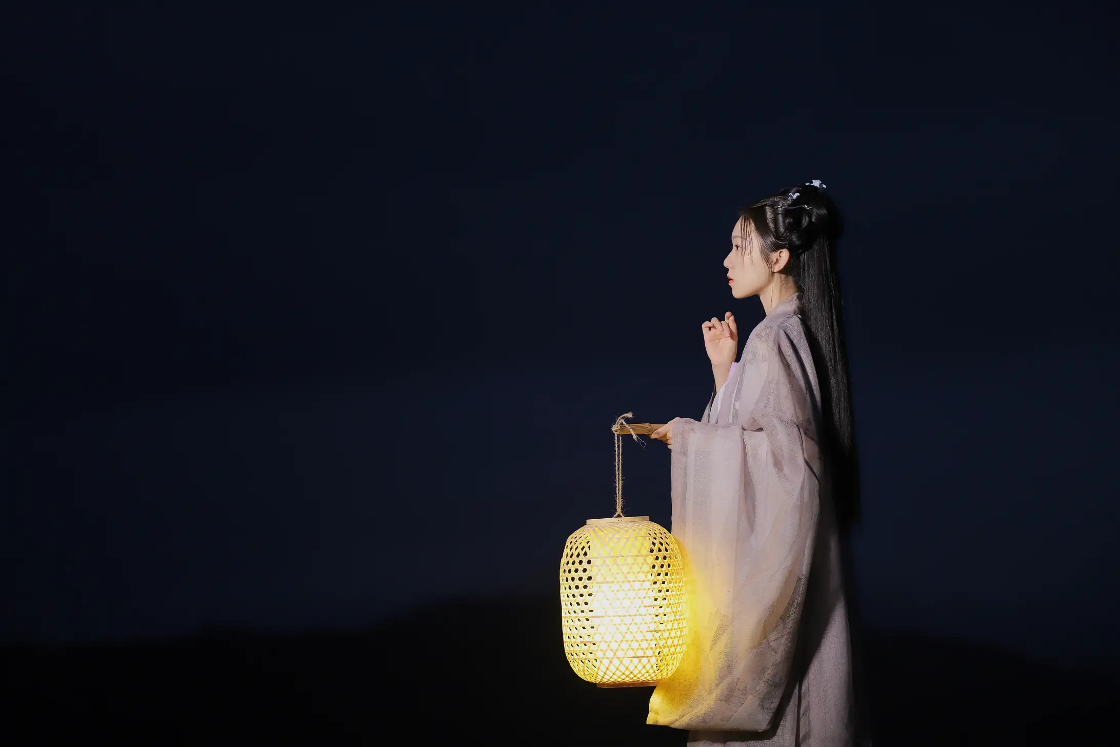 [YITUYU] 2022.02.05 Vol.753 – Hold a lantern to illuminate the rivers and mountains A sweetheart#[22P]-5