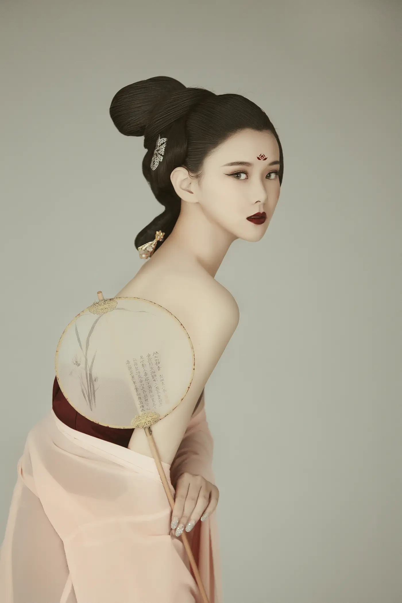 [YITUYU] 2022.02.03 Vol.746 – Folding Light Fan Xin Bao#[23P]-1